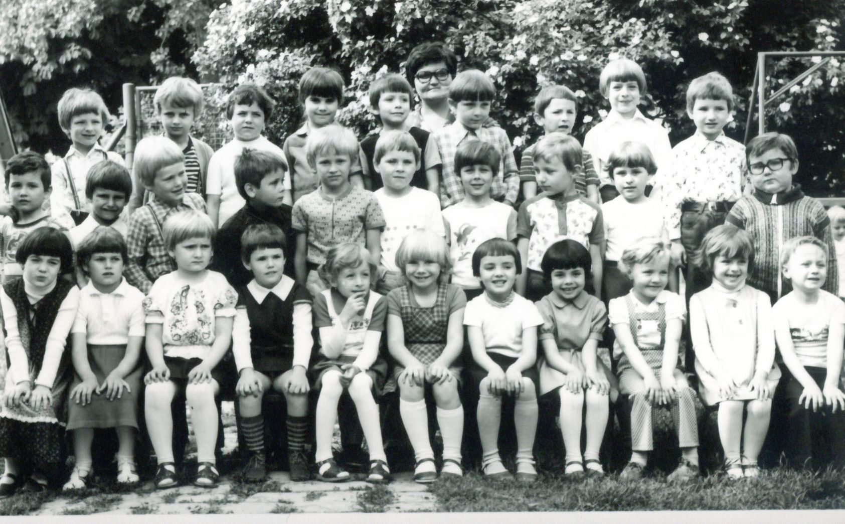 Triedna fotografia detí na konci školského roka, 1980